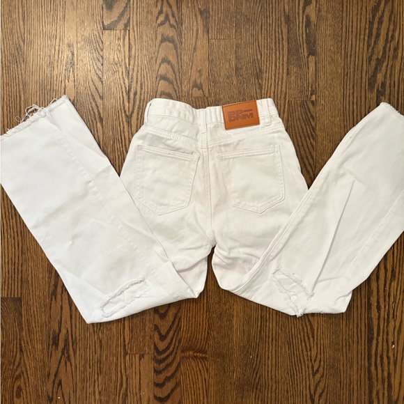 Women's White Jeans - Picture 3 of 4